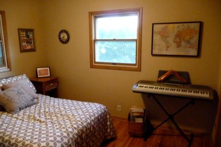 273-Bedroom2.JPG