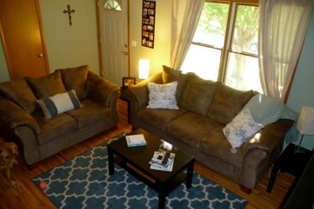 273-LivingRoom2.JPG